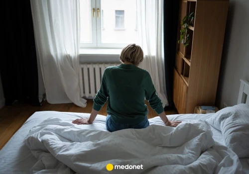 Alzheimer przed 65. rokiem życia. Neurolożka wymienia sygnały, które powinny zaniepokoić