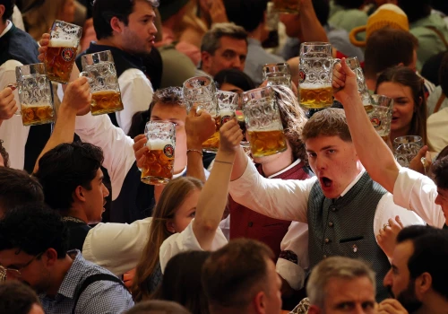 Spięcie na Oktoberfeście. Ochroniarz rzucił Polakiem o ziemię