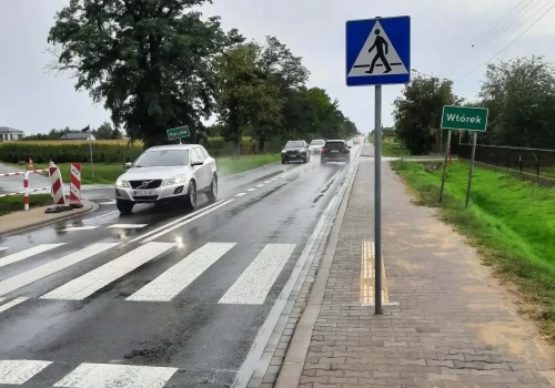 Znak na środku chodnika? Mieszkaniec alarmuje