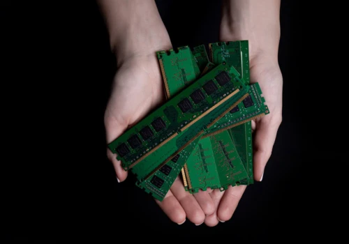 Jak dobrać odpowiedni RAM do laptopa (DDR4/DDR5)?