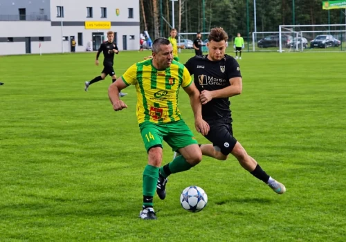 Włókniarz nadal liderem! Piast niepokonany, Tarnovia zaskoczyła