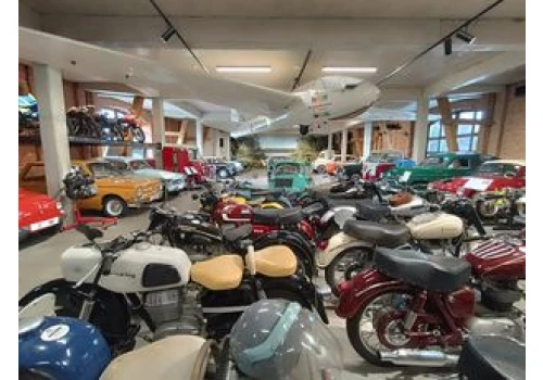 Muzeum Motoryzacji i Techniki Zamek Topacz – auta i świat Kiepskich