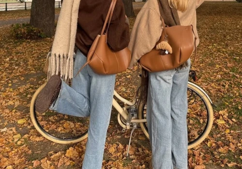 Wrangler, Levi's czy Lee? Te jeansy będą wszędzie jesienią, a szeroka nogawka nie powiedziała ostatniego słowa