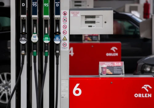 5,51 zł - to prawdziwa cena. Kto najbardziej łupi nas na stacjach?