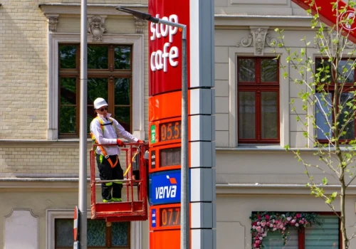 Prezydent chce ściąć ceny paliw o 2,60 zł. Analitycy ostrzegają
