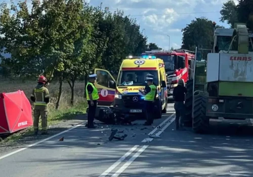 Zderzenie sieczkarni ze skuterem w Małopolsce. Nie żyje 50-latek