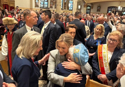 Wzruszające sceny na Greenpoincie. Marta Nawrocka wpadła w objęcia Sybiraczki, prezy…