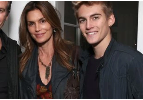 Syn Cindy Crawford nie żyje. Wiadomo, gdzie umarł