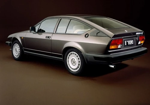 Lancia, Alfa Romeo i Lincoln z „The Grand Tour” na sprzedaż. Należą do Jeremy’ego Clarksona