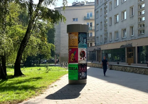 Tak reklamował się Kraków przed erą smartfonów. 100 plakatów z czterech dekad