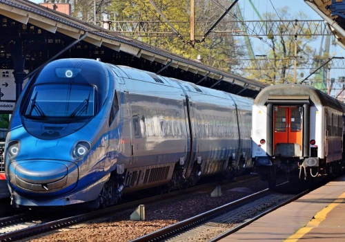 Wyślij babcię i dziadka na wycieczkę 👵🤗 Bilety w PKP za 10 PLN (również Pendolino) 🚅😍
