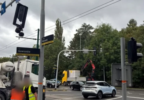 Kierowca ciężarówki zerwał 500 metrów trakcji na ul. Kościuszki. Tramwaje nie kursują