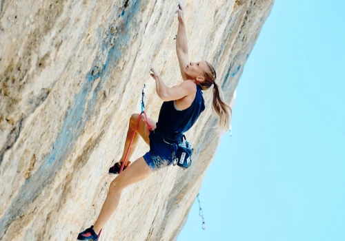 Manon Hily na „Et on tuera tous les affreux” (Le Cadre original) 8c+ w Céüse