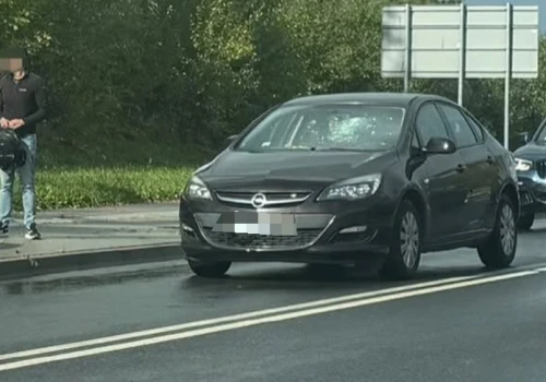 Nagi mężczyzna z maczetą biegał po Cieszyńskiej. Policja użyła tasera