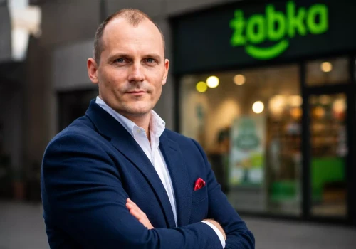 Żabka rzuca rękawicę Starbucksowi? Sieć wprowadza kawy smakowe