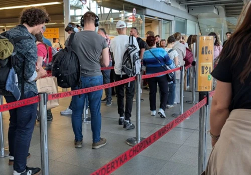 Robił zakazane zdjęcia na Lotnisku Chopina. Służby od razu wkroczyły do akcji