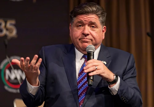 Lek na odchudzanie i regularne, długie spacery. Gubernator JB Pritzker schudł 80 funtów
