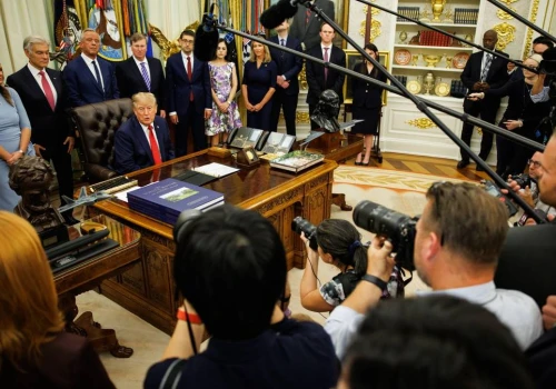 Trump nie wpuszcza dziennikarzy do Białego Domu. Redakcje złożyły pozew
