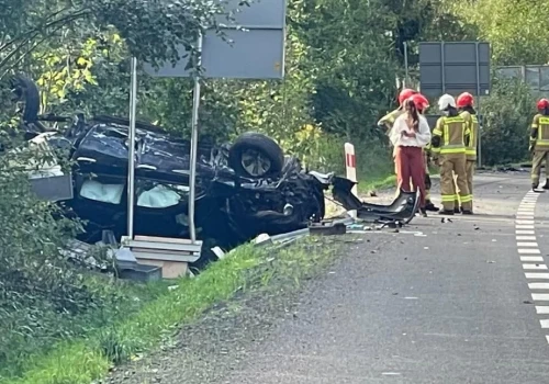 Poważny wypadek na ulicy Sobieskiego w Jeleniej Górze. Droga w kierunku Zgorzelca zablokowana