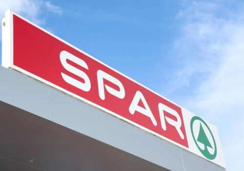 Sklep SPAR w Strzelcach Opolskich nagle zamknięty. Pracownicy od miesięcy walczą o swoje