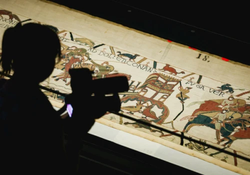Koniec ze zdjęciami. Muzeum Brytyjskie reaguje na kolejki przy słynnej tkaninie