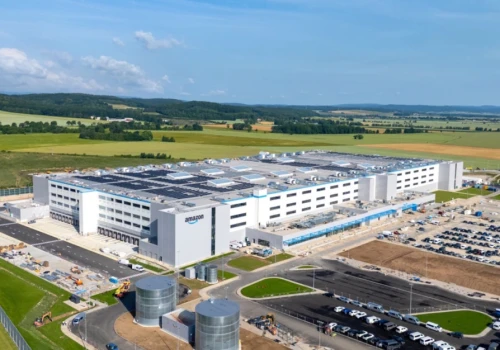 Amerykański gigant znów inwestuje w Polsce. Pracownikom pomogą roboty