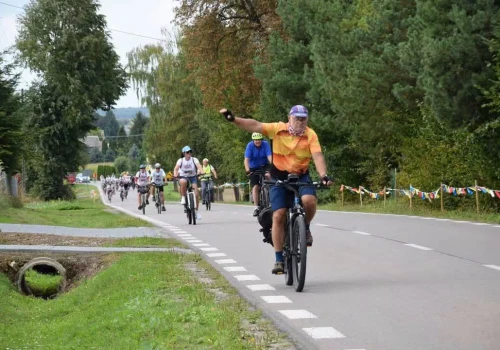Blisko 600 rowerzystów na trasie z Trzydnika Dużego do Kraśnika. Patriotyczny rajd połączył sport i pomoc Franiowi