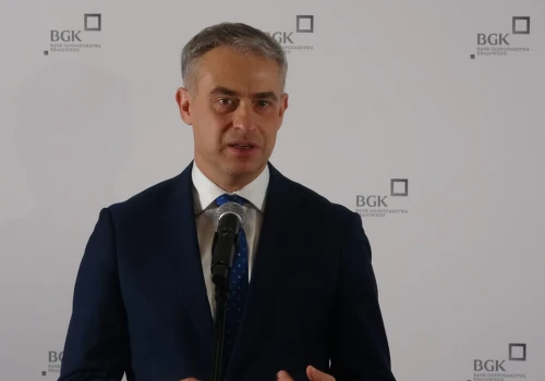 Gawkowski chce ukarać właściciela Facebooka, ale administracja publiczna to jej główny klient
