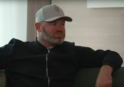 Rooney odwiedził w Polsce niemiecki obóz zagłady. 