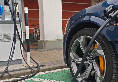 Dopłaty i ulgi na początek. Potem elektryki też się opodatkuje