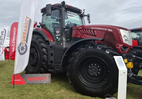 313 KM i 12 ton na haku. Nowy czerwony gigant McCormicka przyciągał wzrok na Agro Show 2026