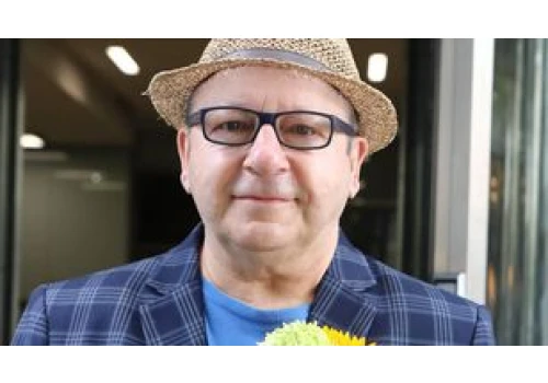 Zbigniew Zamachowski przyłapany z ukochaną. Na nowych zdjęciach ledwo go poznaliśmy