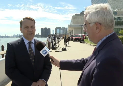 NOKAUT! Sikorski udzielał wywiadu w USA, gdy nagle zwrócił się do Ziobry. „Nie widzę redaktora”