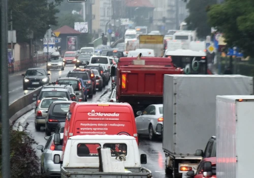 Dziś kierowcy mogą zostawić samochód. Komunikacja miejska za darmo