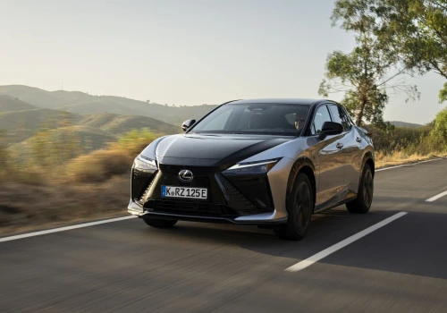 Lexus i SDV. Kod zamiast mechaniki