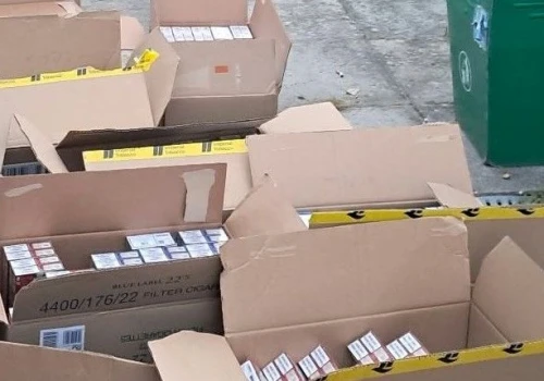 Ponad 57 tys. papierosów zabezpieczonych na przygranicznym targowisku. KAS zatrzymała 41-latka