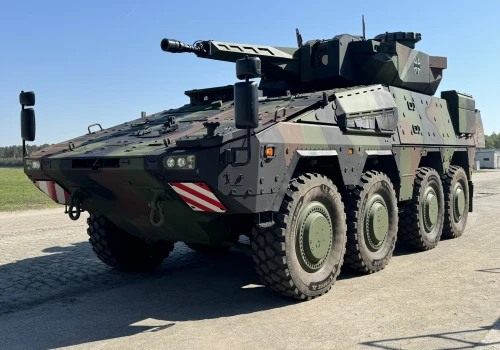Rheinmetall AG zakończył testy fabryczne symulatora strzelania i szkolenia bojowego Boxera HWC