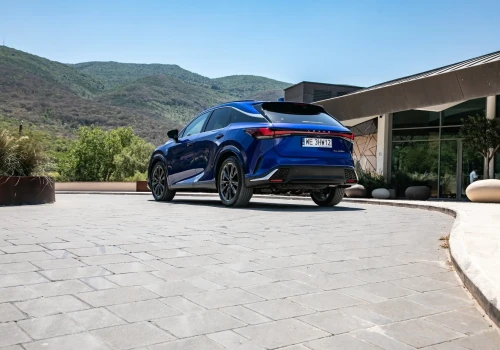 Lexus mocno obniża ceny RX. Rabaty sięgają 84 tys. zł