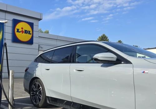 Lidl mocno tnie ceny ładowania we Francji. 50 kWh energii za równowartość 39 złotych!