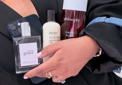 Lubisz perfumy pachnące mydłem? Oto 9 zapachów, które kojarzą się z czystą skórą i świeżym praniem