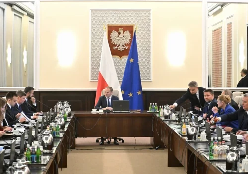 Rząd o limitach płac i czasu pracy medyków. Projekt przewiduje limit dwóch etatów