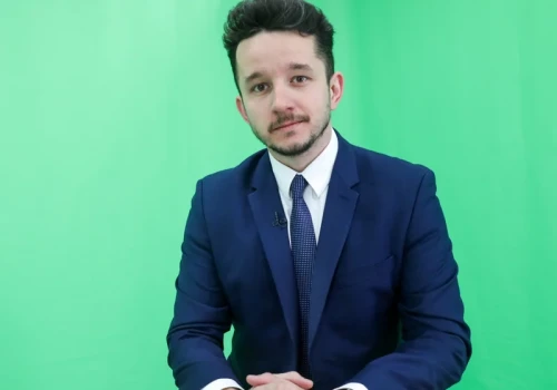 Zdjęcia w toalecie i 6 godzin obrony. Słynny publicysta nie obroni doktoratu?