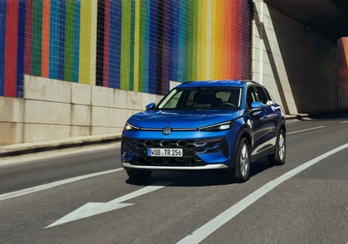 Volkswagen T-Roc sierpniowym liderem sprzedaży w Europie. Sandero tuż za nim