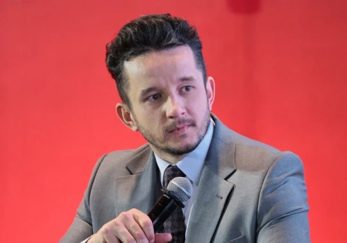 Znany publicysta nie obronił doktoratu. Kłótnia o tytuł trwa w sieci