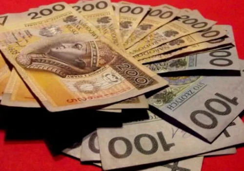 Polacy mają coraz więcej pieniędzy. NBP podał najnowsze dane