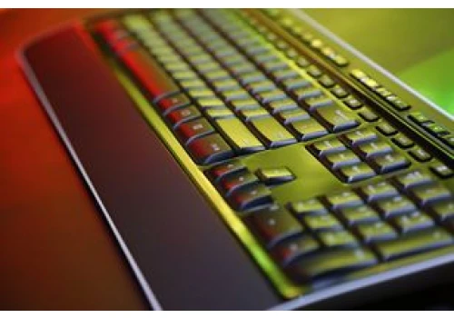 20-latek z 17 zarzutami. Sprzedawał elektronikę, której nie miał