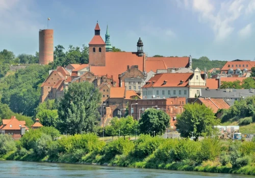 Pierwsze bezpośrednie połączenia z Warszawy. Pociągi dojadą do malowniczego miasta