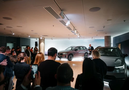 Volvo XC60 Long Range i odświeżone XC40 w Polsce. Hybryda z zasięgiem 200 km i asystentem Gemini na pokładzie