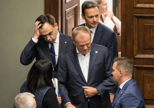 Deficytowy rekord rok do roku. Sasin bije na alarm: Bilion złotych to groźna wartość