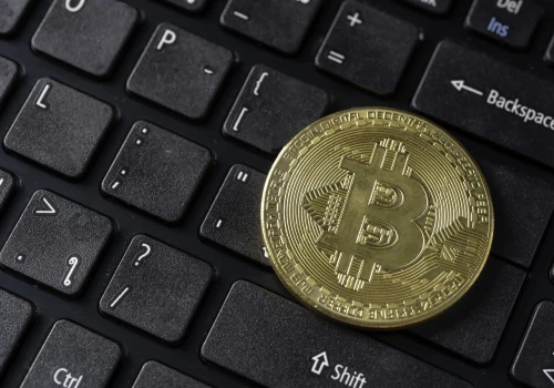 „Gdzie kupić?” zamiast „czy to bezpieczne?”. Tak Polacy interesują się kryptowalutami